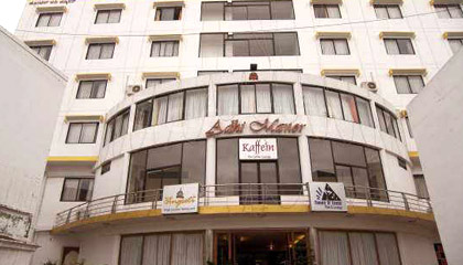 Hotel Adhi Manor