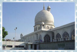 Hazratbal Mosque in Kashmir