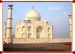 Who Built the Taj Mahal